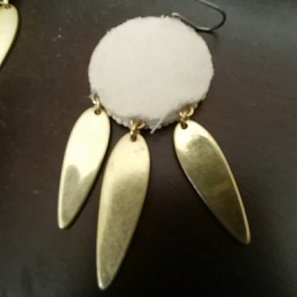 NWT Lucky BrandLarge  Beaded & Gold Drop Wires - Picture 5 of 8